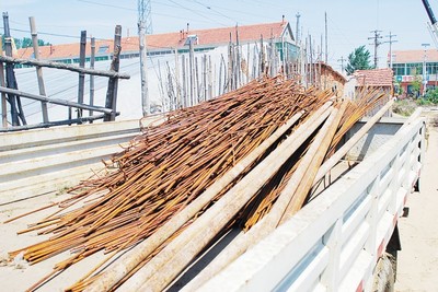 工地建材接連失竊，看門人竟被收買成內應